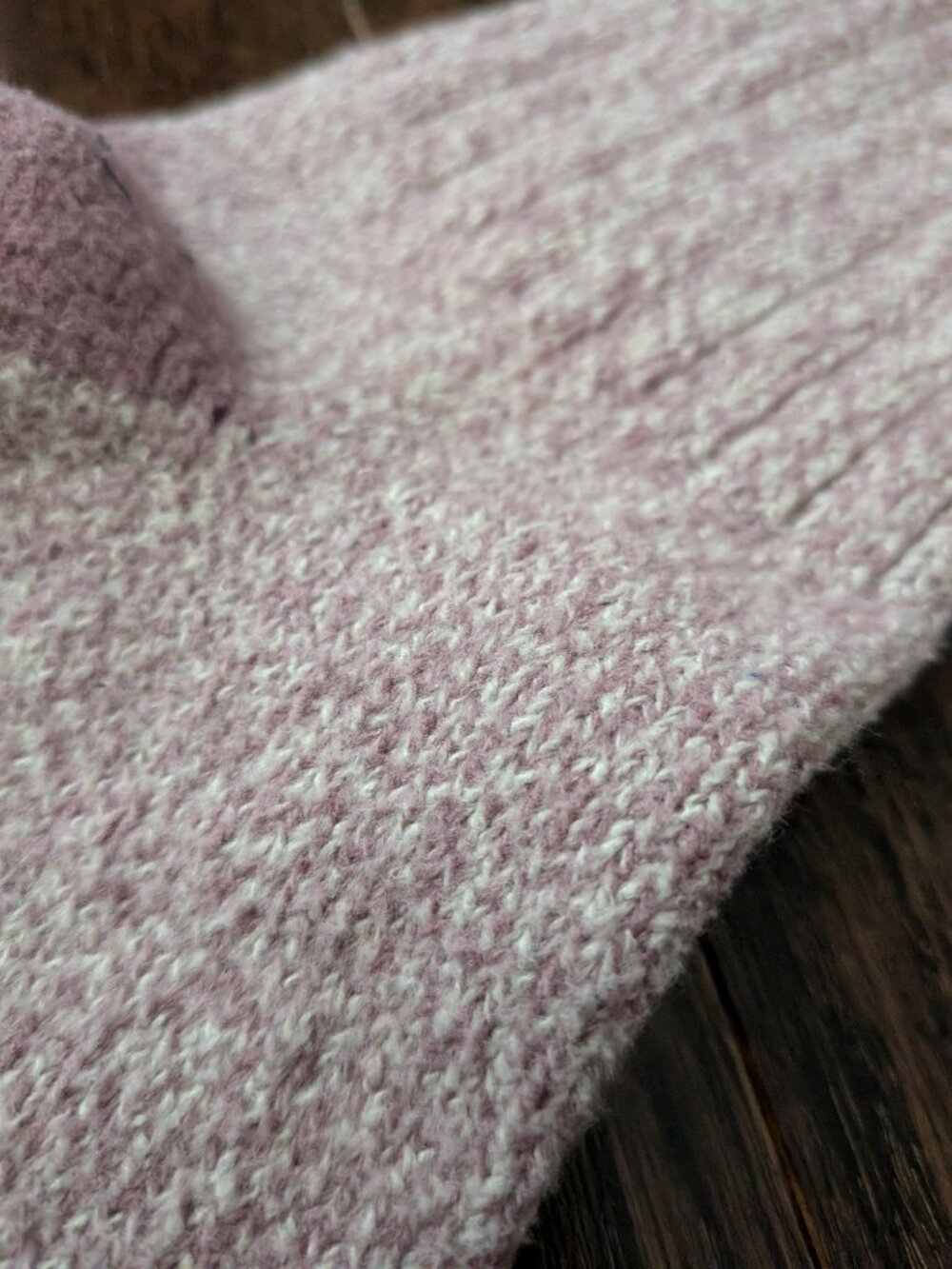 Cozy pink Roots Socks - Picture 2 of 2